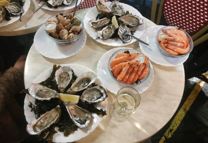 В ресторане Bistrot a huitres Chez Jean-Mi Устрицы и закуски в Bistrot a huitres Chez Jean-Mi