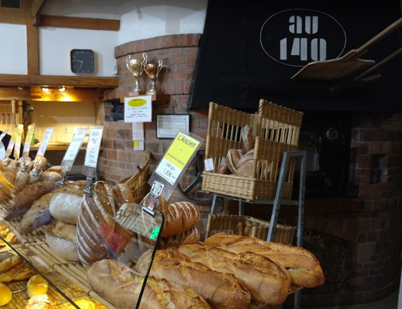 Багеты в Boulangerie Au 140 В пекарне Boulangerie Au 140