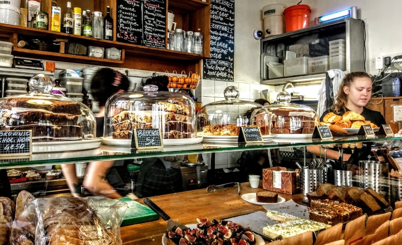 Витрины с едой в KB Cafeshop Интерьер KB Cafeshop