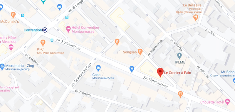 У станции Convention Возле станции метро Convention