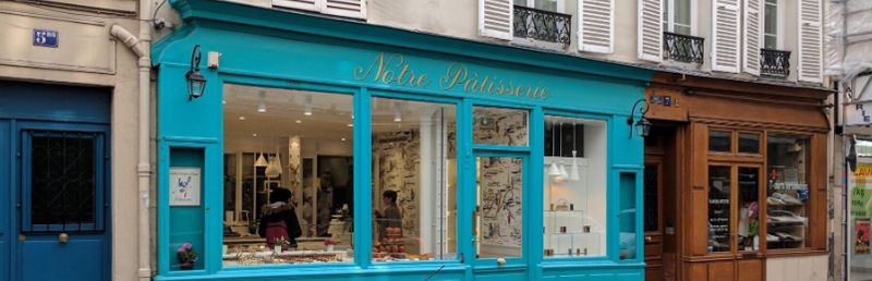Вход в Notre Pâtisserie Витрина Notre Pâtisserie