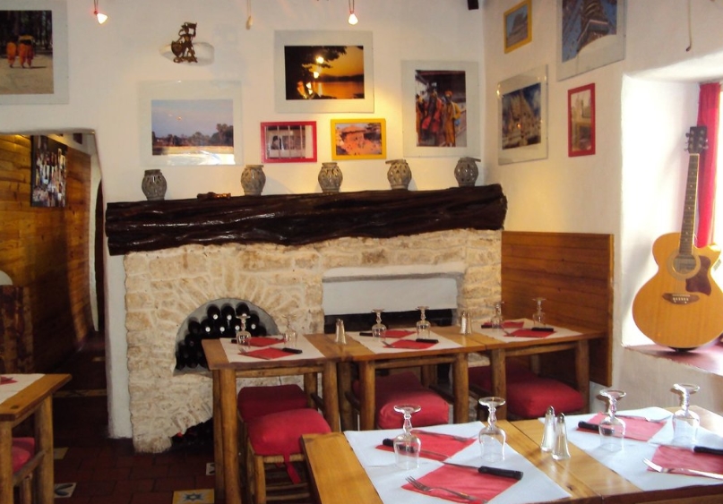 В ресторане La bodega bonifacio Интерьер La bodega bonifacio