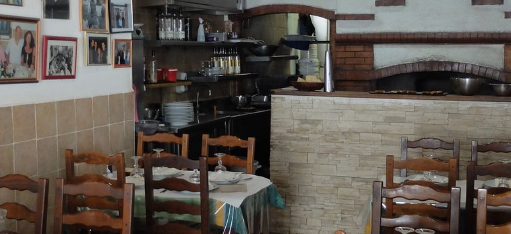Столики в Chez Etienne В ресторанчике Chez Etienne