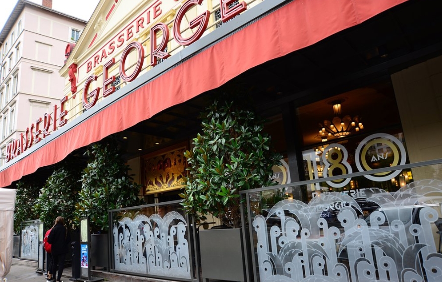 Как выглядит вход в Brasserie George Как выглядит Brasserie George