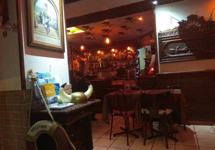 Внутри блинной Crêperie le MENHIR В ресторане Crêperie le MENHIR