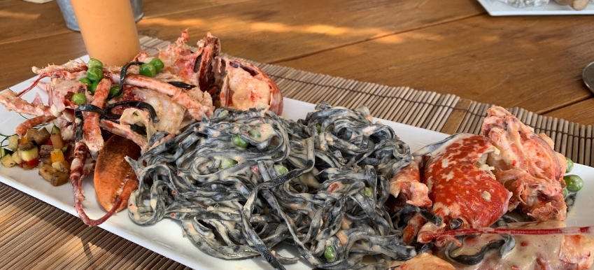 Морская капуста и раки в Café de la Plage В ресторане Café de la Plage