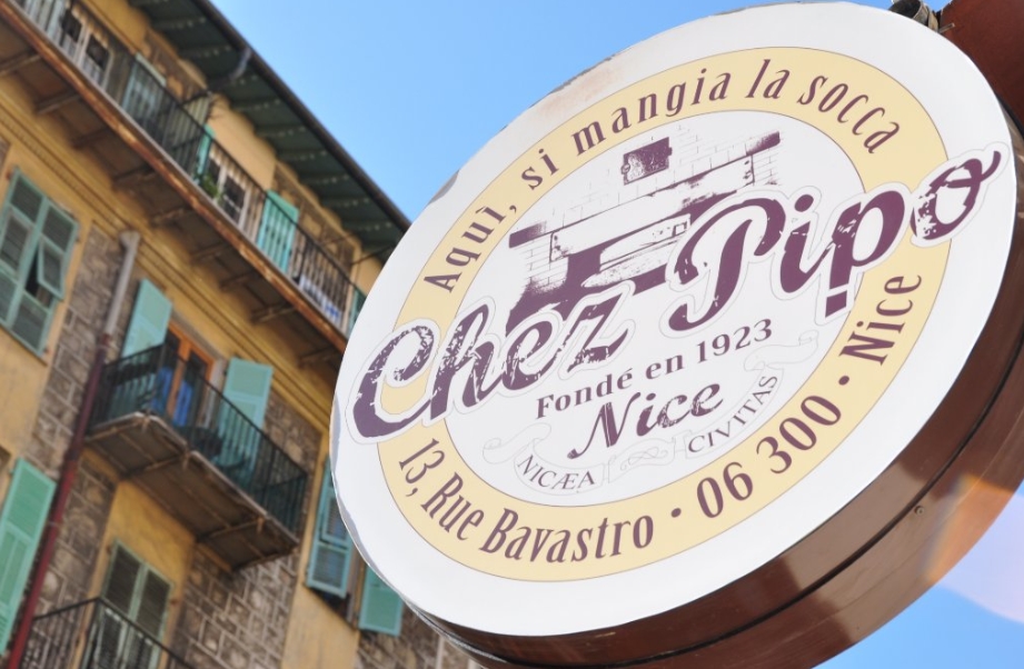 Вывеска ресторана Chez Pipo Вывеска кафе Chez Pipo