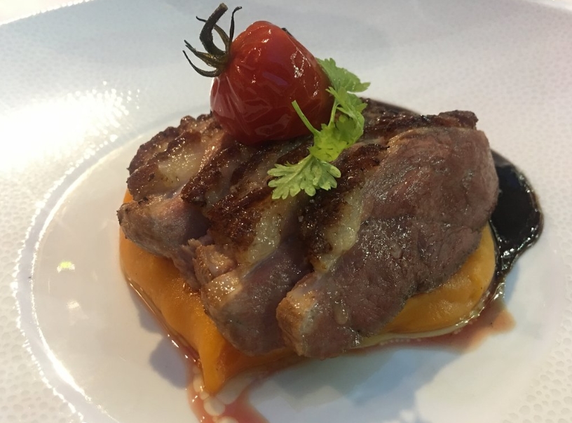 Мясное блюдо в La Table du chef Небольшое блюдо из La Table du chef
